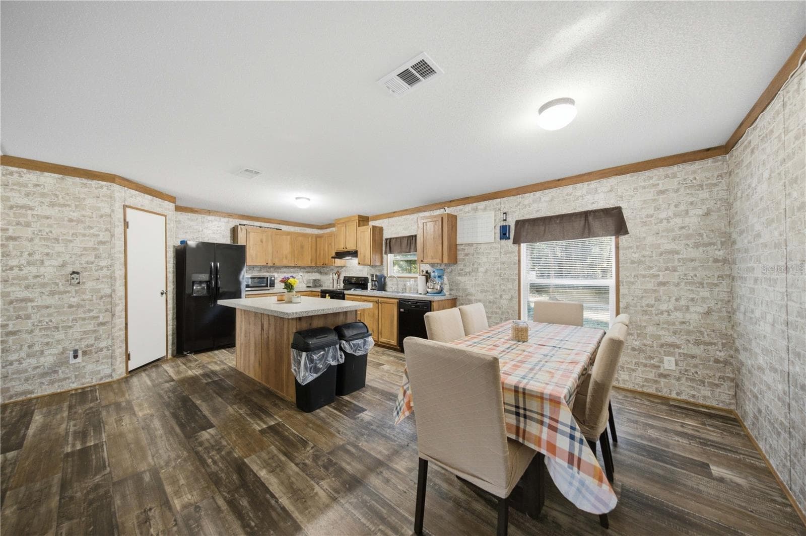 KITCHEN/ DINING AREA - 9921 SE 160TH AVE, OCKLAWAHA