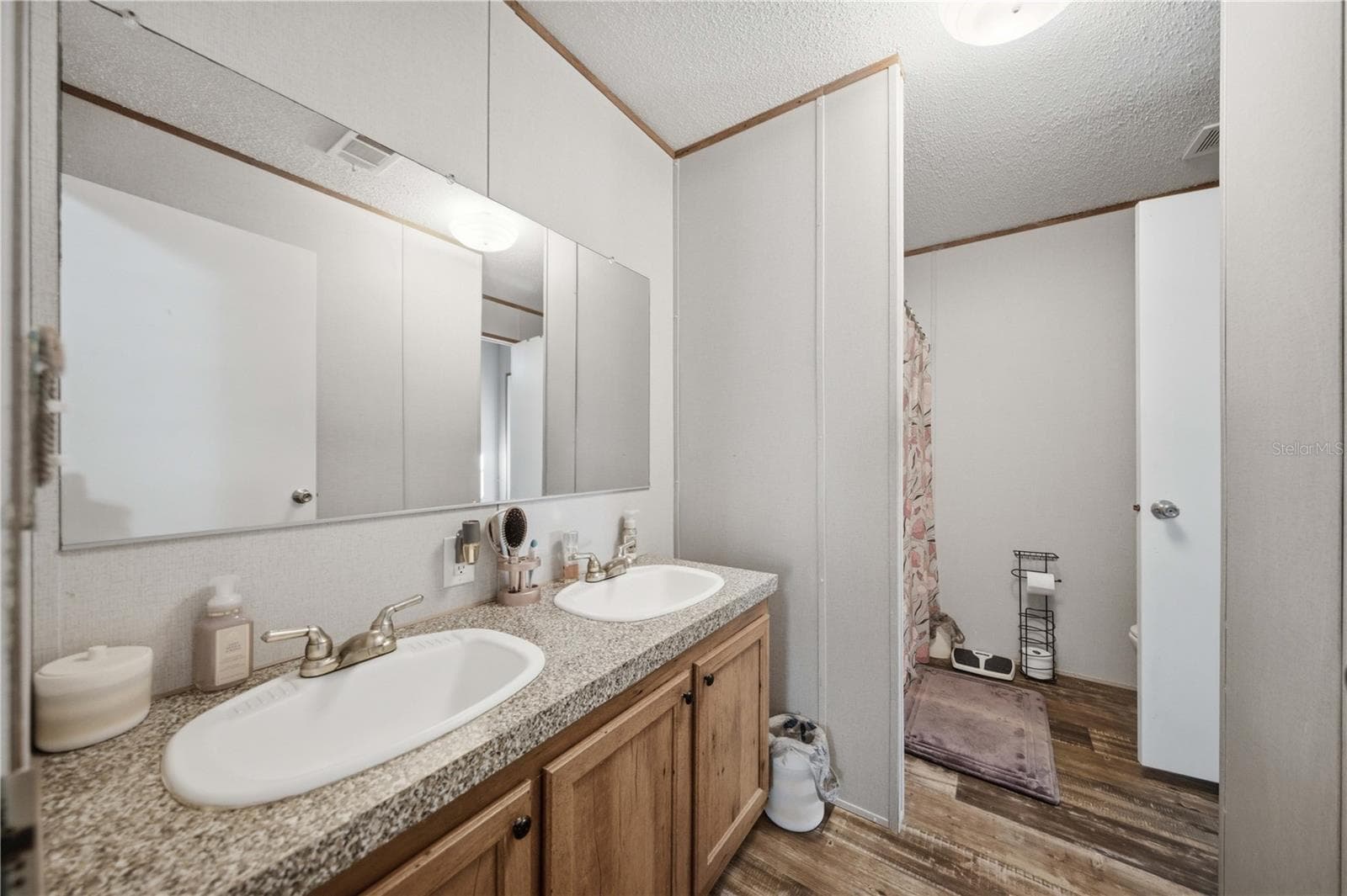 GUEST BATHROOM - 9921 SE 160TH AVE, OCKLAWAHA
