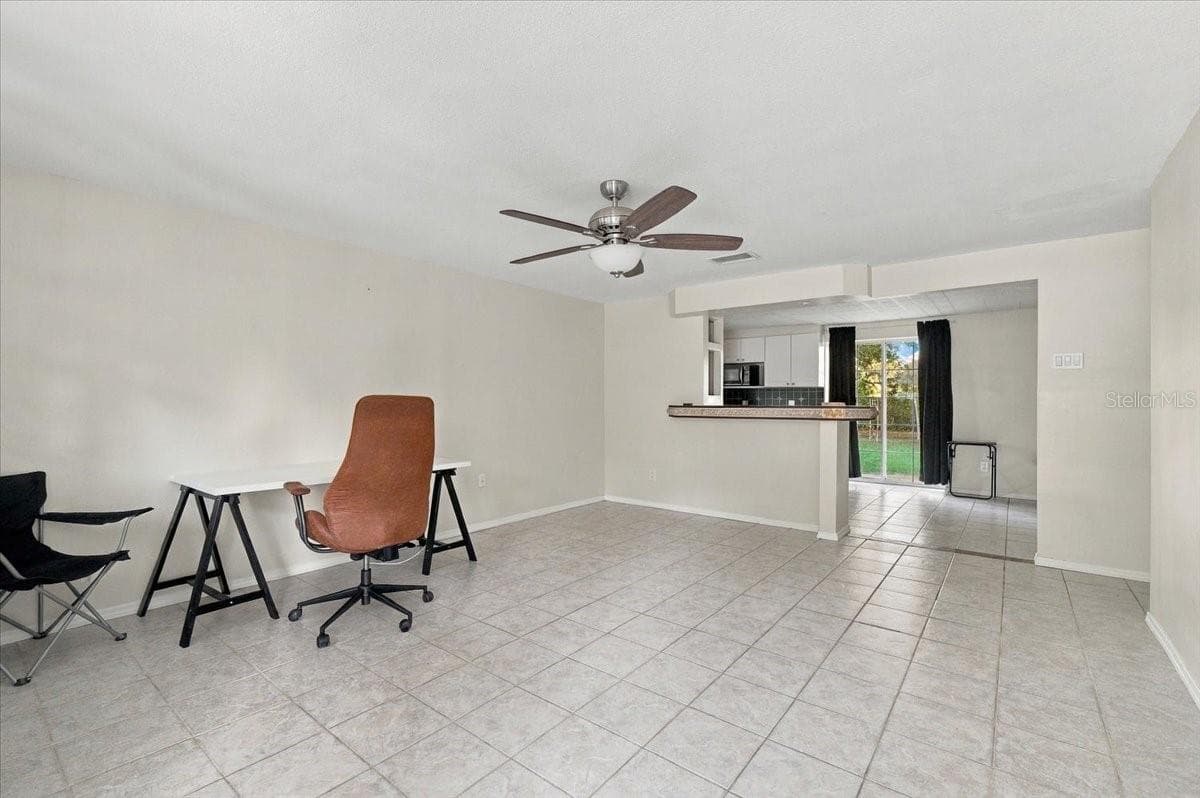 Single Family Residence at 812 WINDSOR ST, LAKELAND, photo 4 of 25