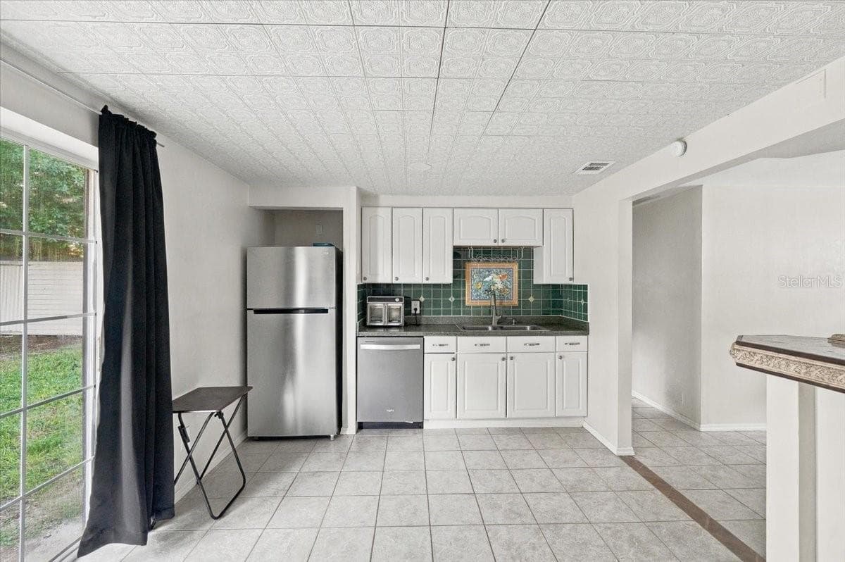 Single Family Residence at 812 WINDSOR ST, LAKELAND, photo 5 of 25