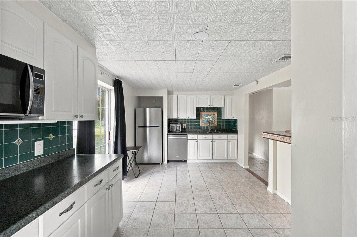 Single Family Residence at 812 WINDSOR ST, LAKELAND, photo 6 of 25