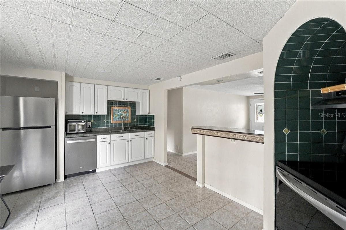 Single Family Residence at 812 WINDSOR ST, LAKELAND, photo 7 of 25