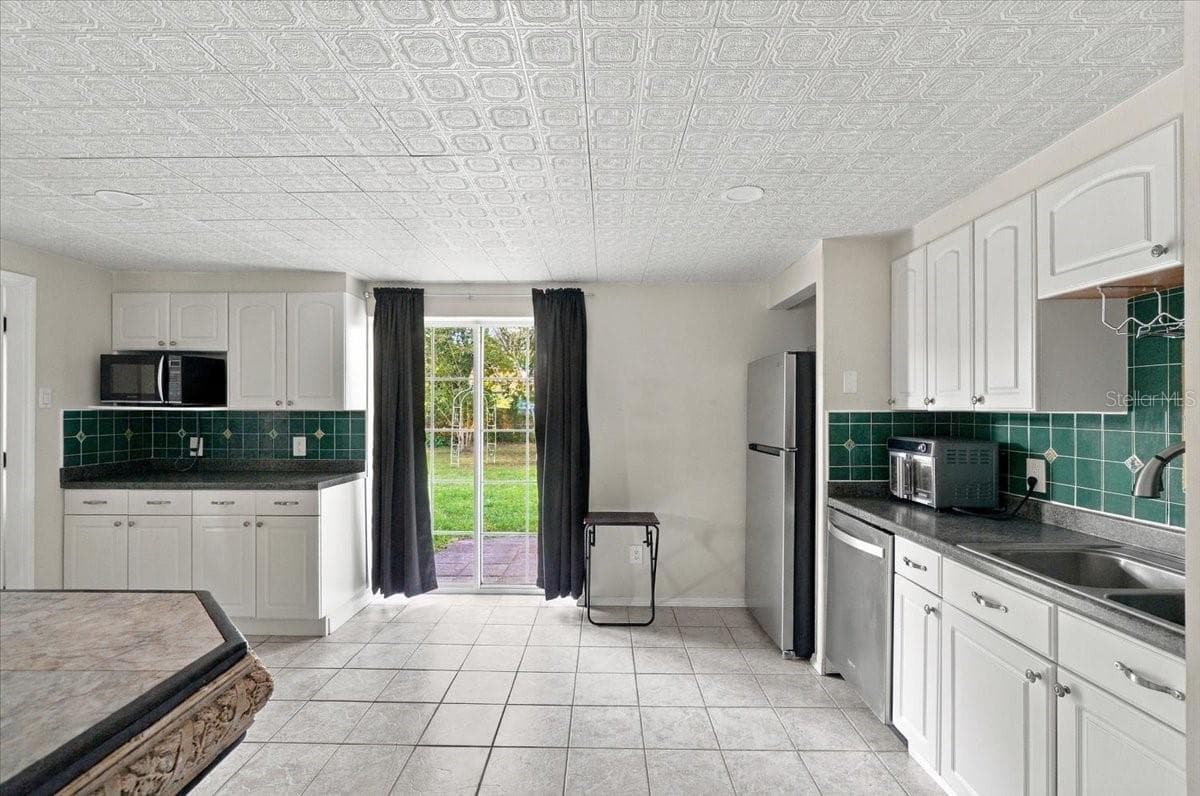 Single Family Residence at 812 WINDSOR ST, LAKELAND, photo 9 of 25