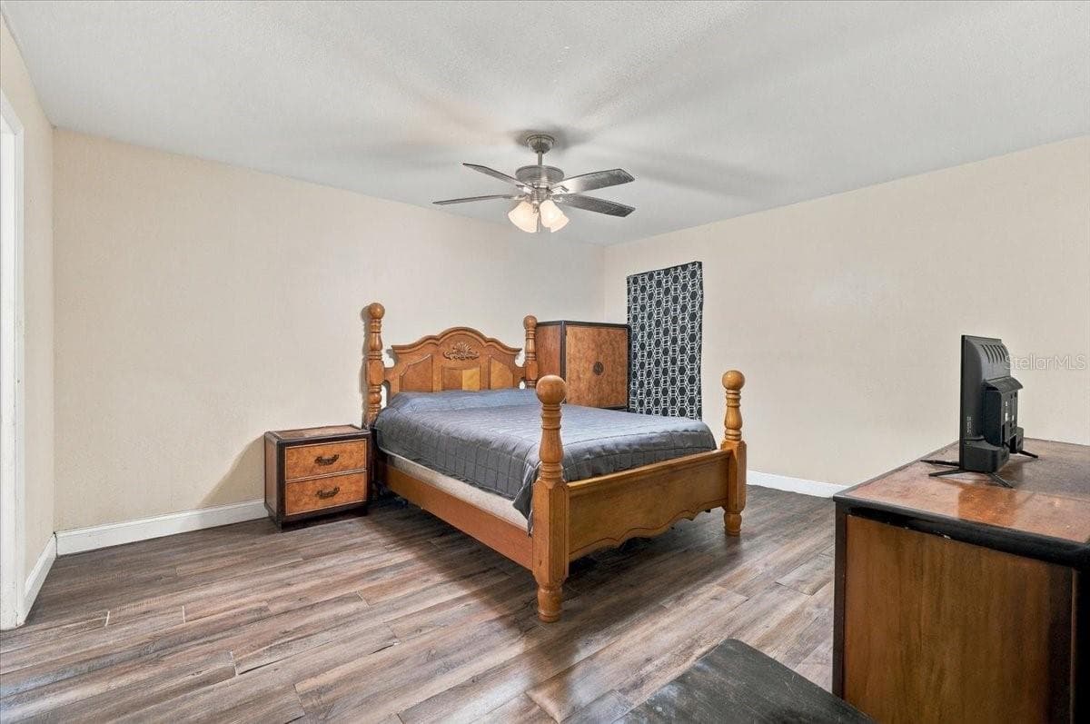 Single Family Residence at 2827 DELROSE DR N, LAKELAND, photo 12 of 25