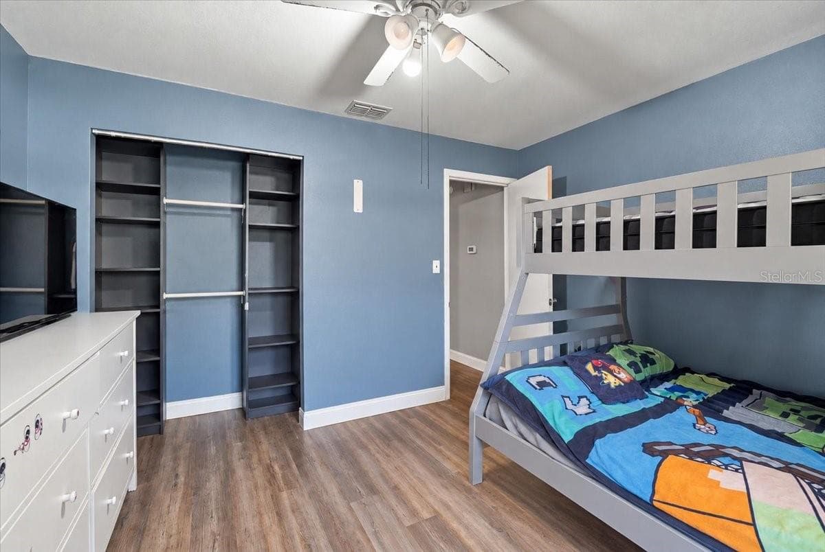 Single Family Residence at 2827 DELROSE DR N, LAKELAND, photo 18 of 25
