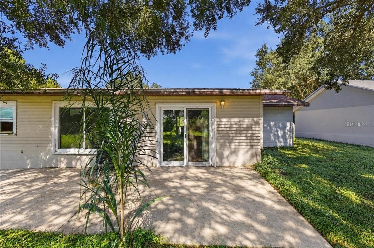 Single Family Residence at 2827 DELROSE DR N, LAKELAND, photo 21 of 25