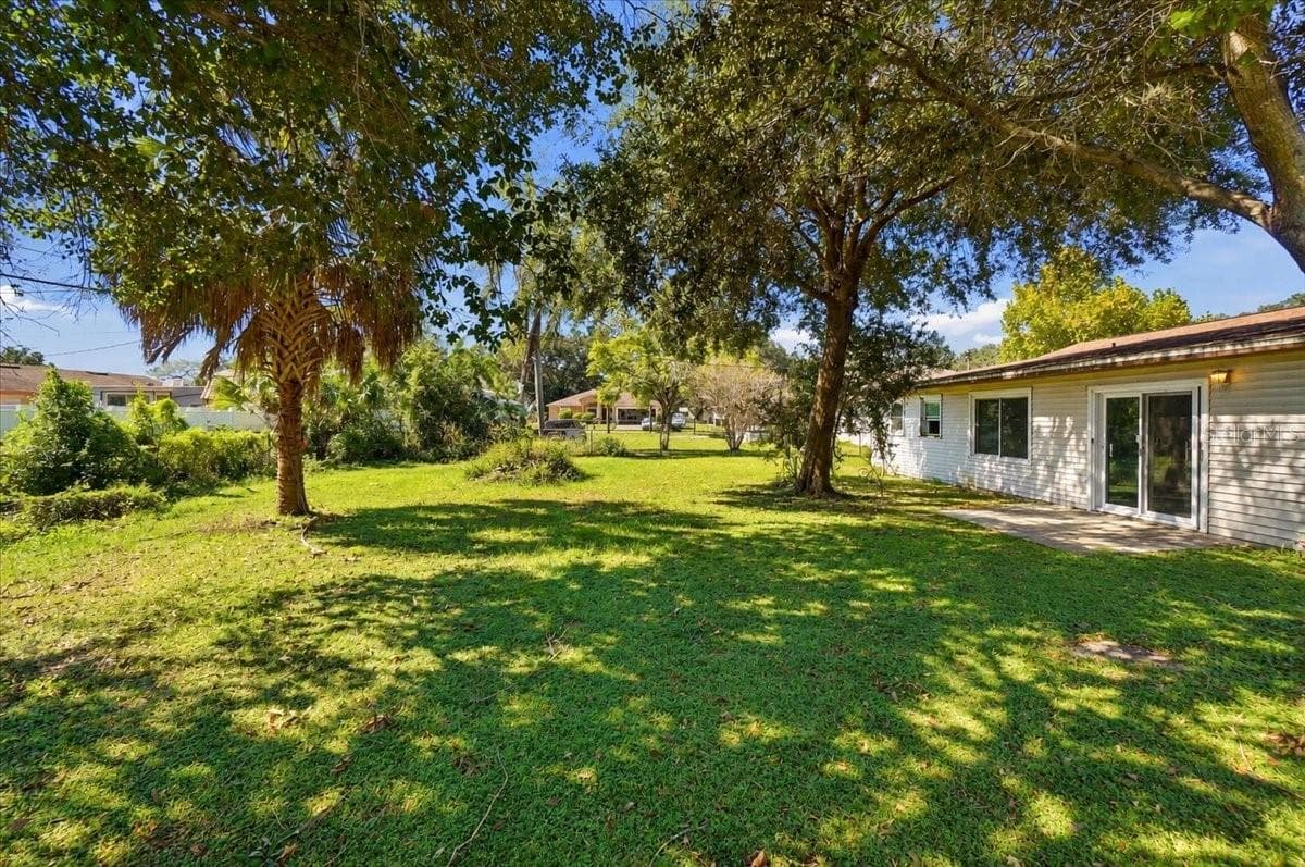 Single Family Residence at 2827 DELROSE DR N, LAKELAND, photo 22 of 25