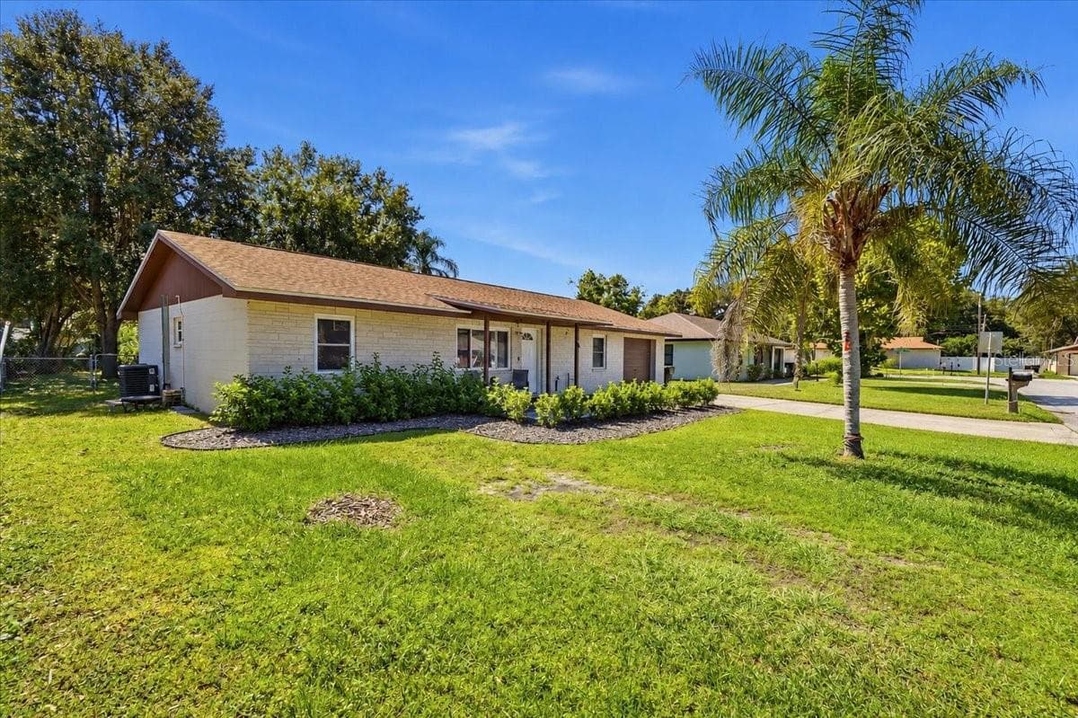 Single Family Residence at 2827 DELROSE DR N, LAKELAND, photo 23 of 25