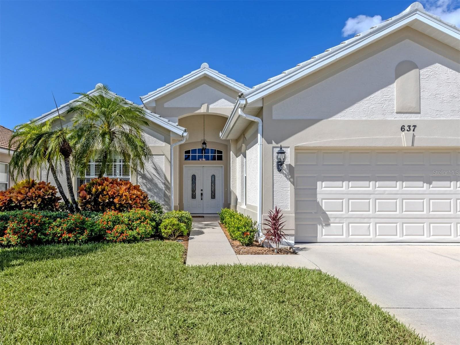 Single Family Residence at 637 MISTY PINE DR, VENICE, photo 4 of 60