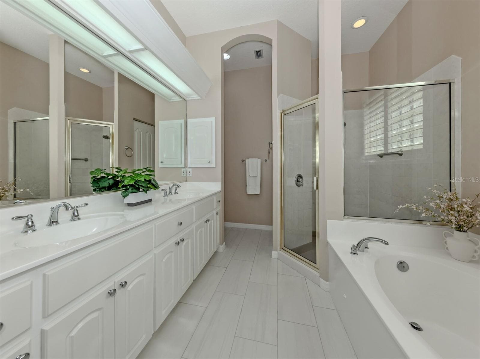 Single Family Residence at 637 MISTY PINE DR, VENICE, photo 21 of 60