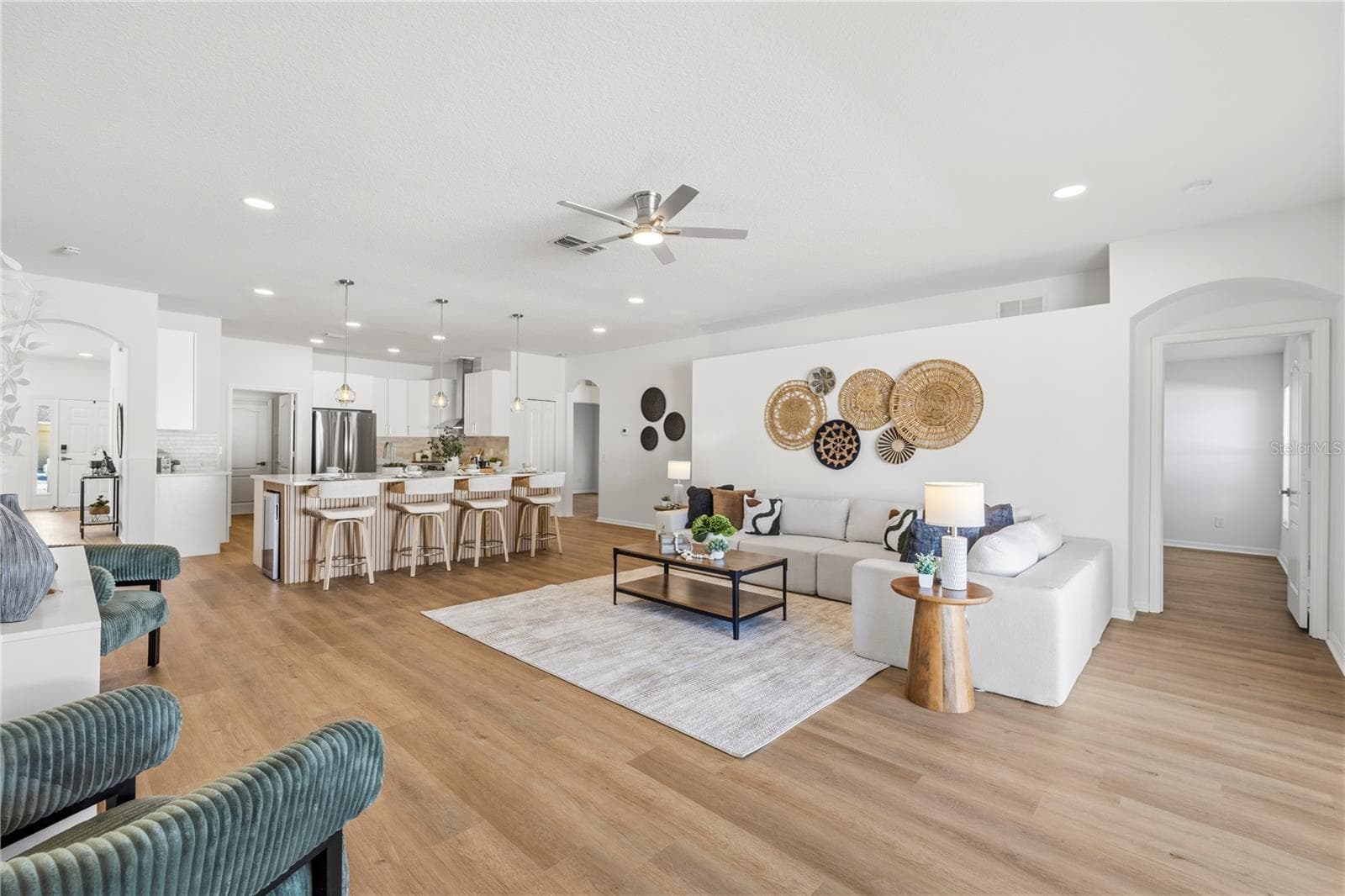 Family Room - 10416 MEADOW SPRING DR, TAMPA