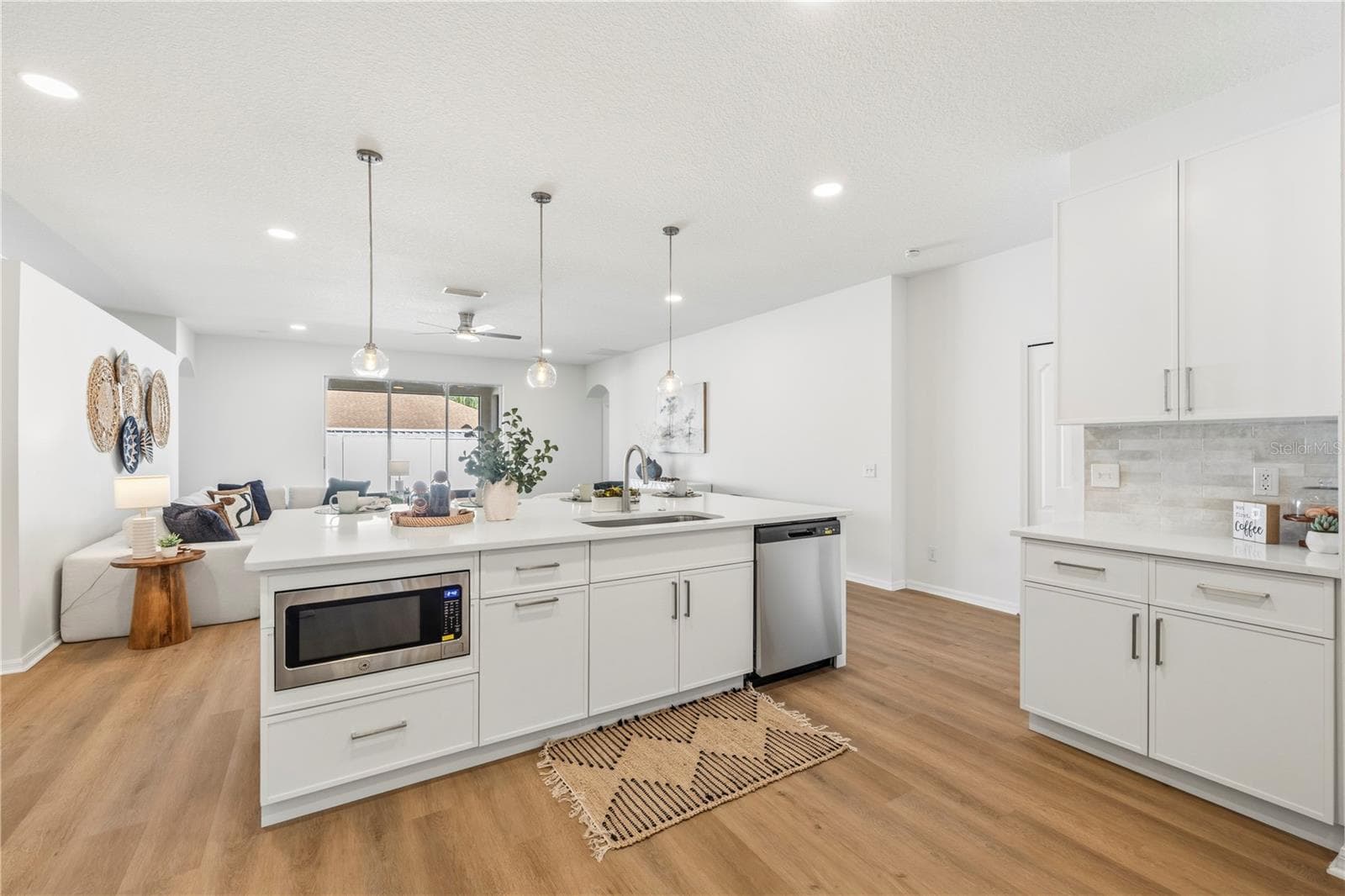 Kitchen - 10416 MEADOW SPRING DR, TAMPA