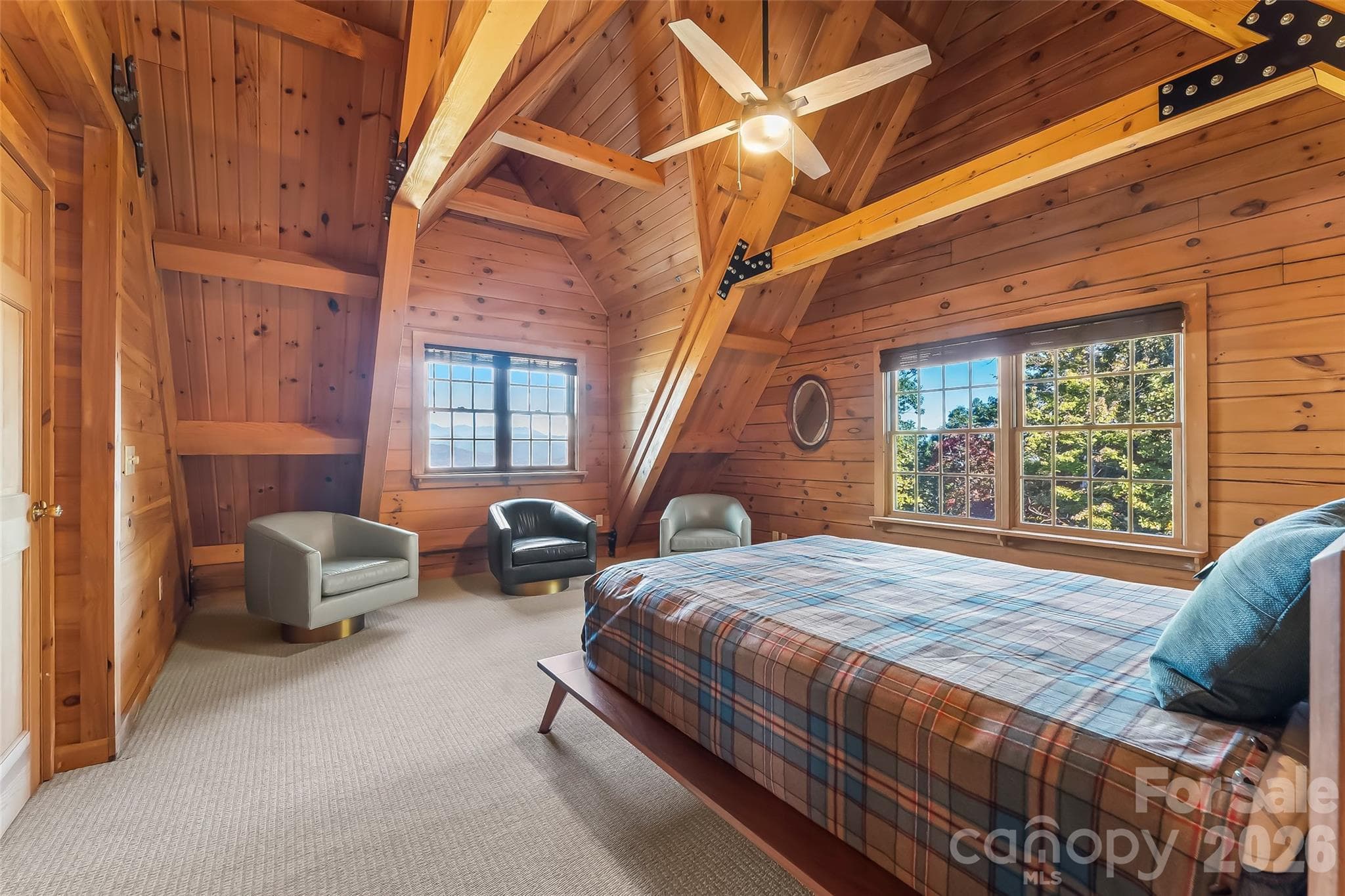 Upper level bedroom - 1829 Grants Mountain Road, Marion