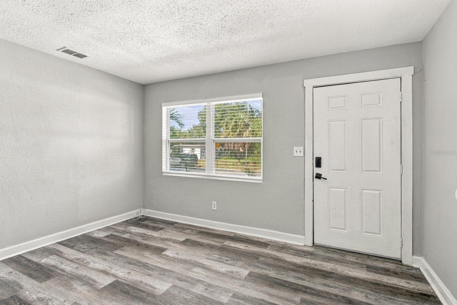 Duplex at 2834 FREEMONT TER S, ST PETERSBURG, photo 4 of 37