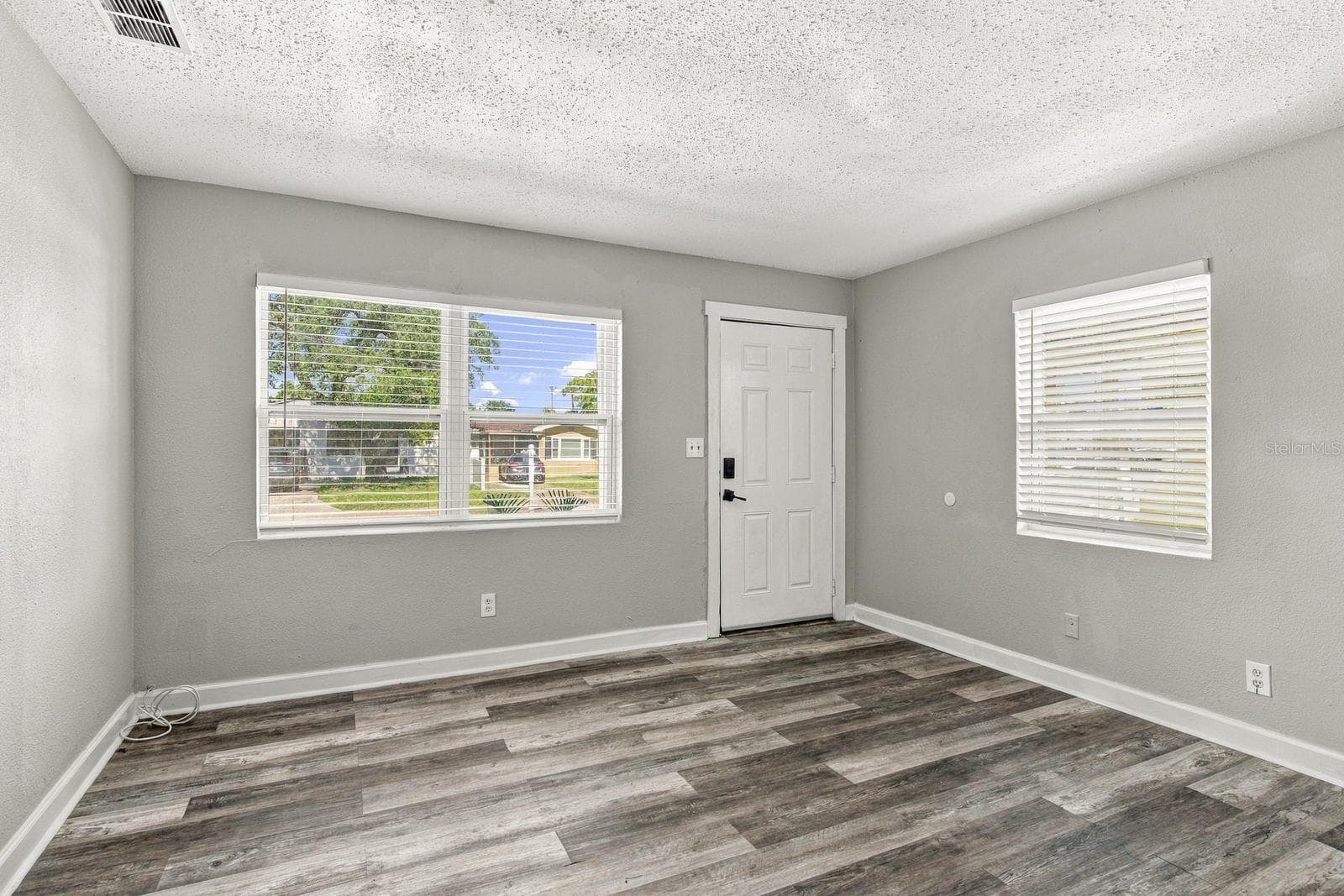 Duplex at 2834 FREEMONT TER S, ST PETERSBURG, photo 5 of 37