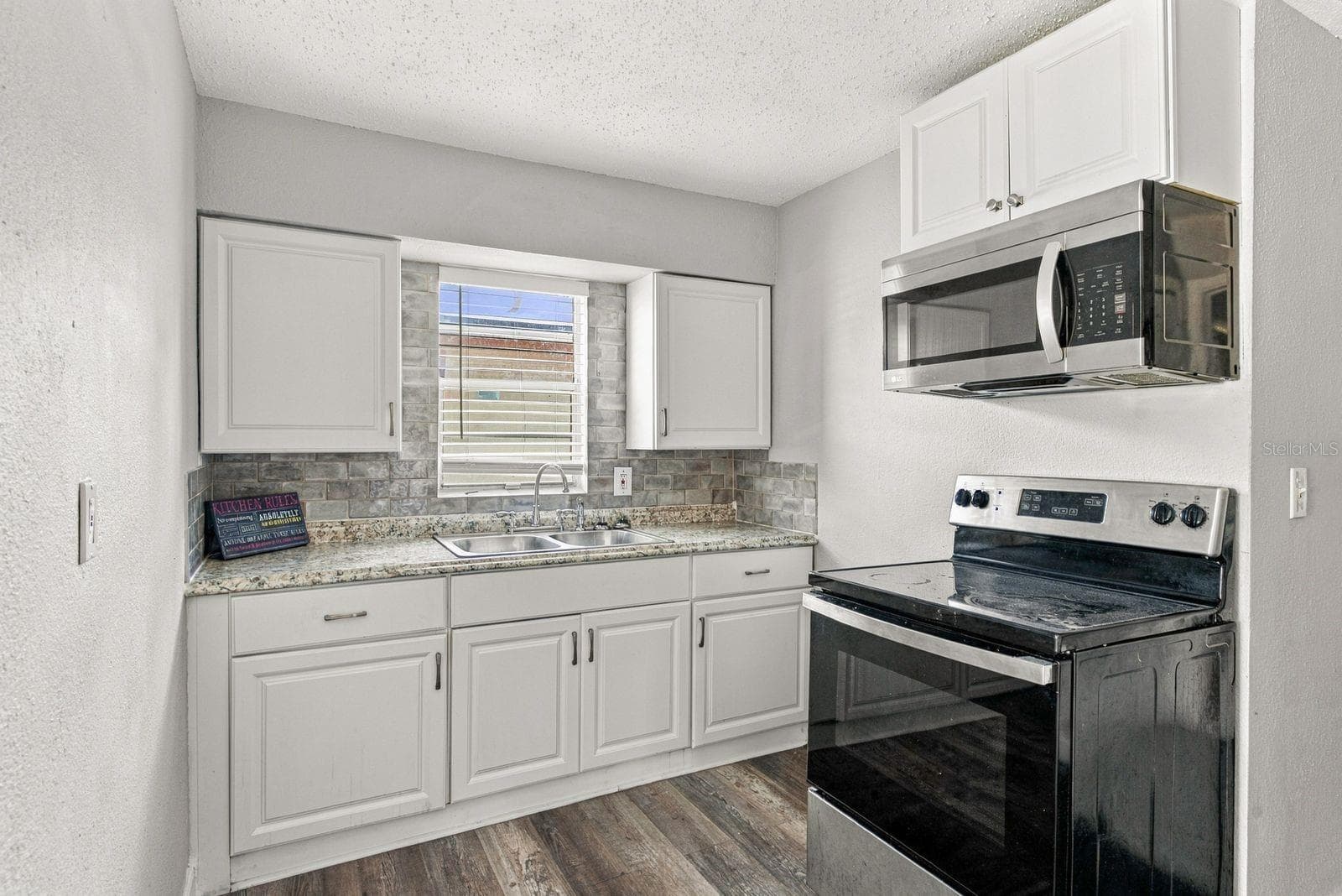 Duplex at 2834 FREEMONT TER S, ST PETERSBURG, photo 7 of 37