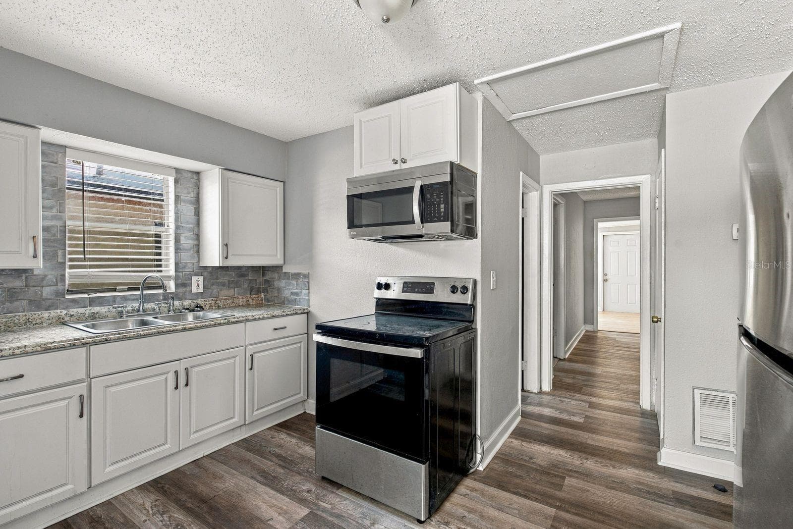 Duplex at 2834 FREEMONT TER S, ST PETERSBURG, photo 8 of 37