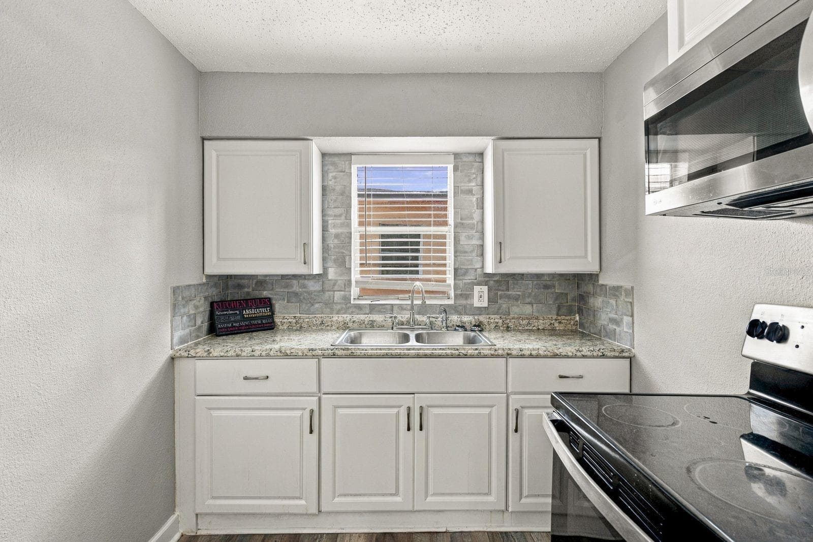 Duplex at 2834 FREEMONT TER S, ST PETERSBURG, photo 9 of 37