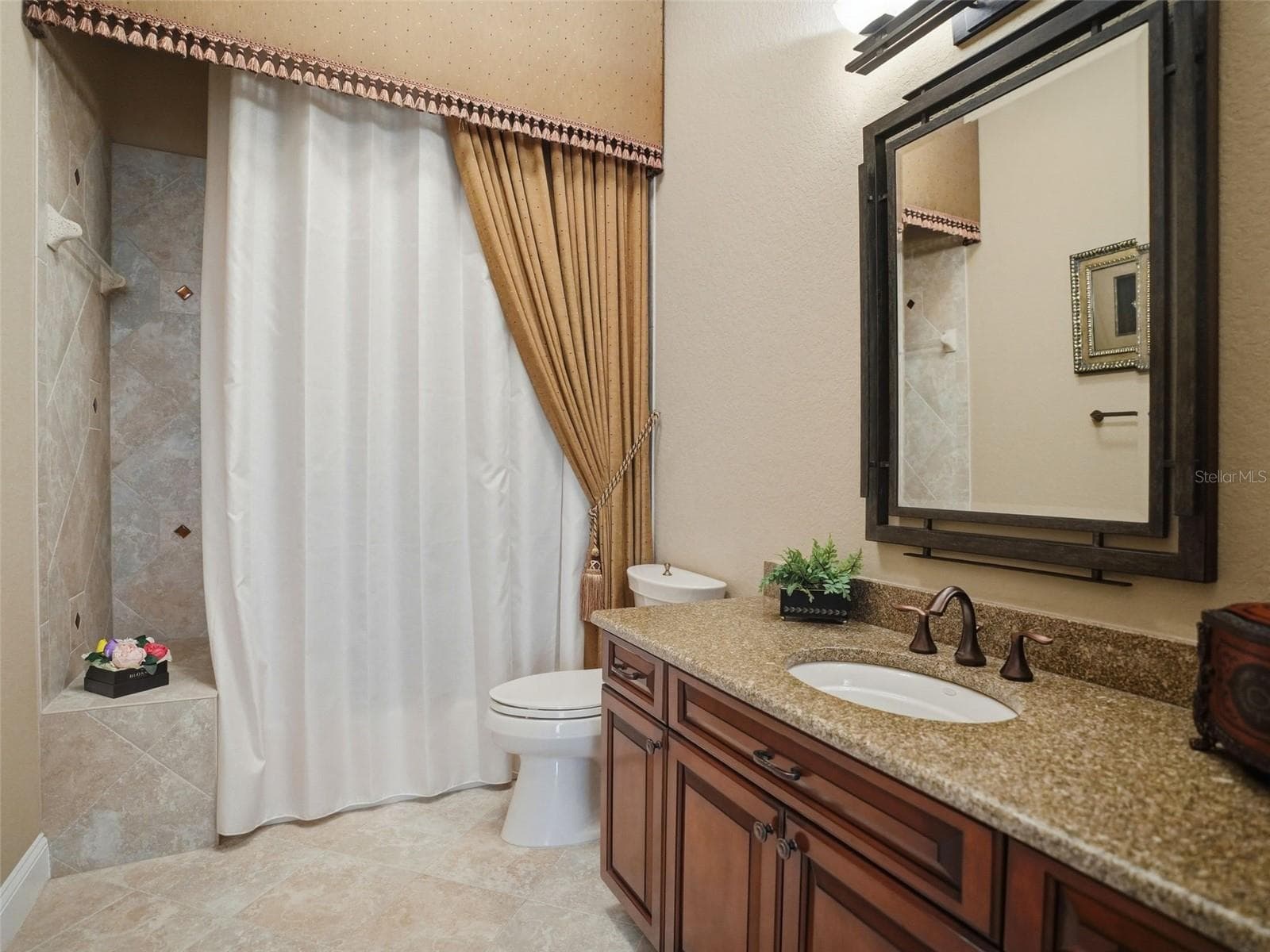 Upstairs Bathroom - 1450 VIRGINIA LEE CIR, BROOKSVILLE