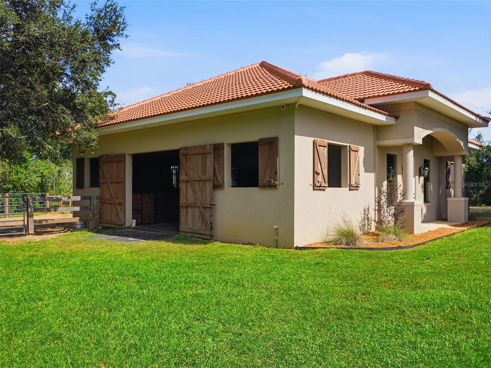 Horse Barn - 1450 VIRGINIA LEE CIR, BROOKSVILLE