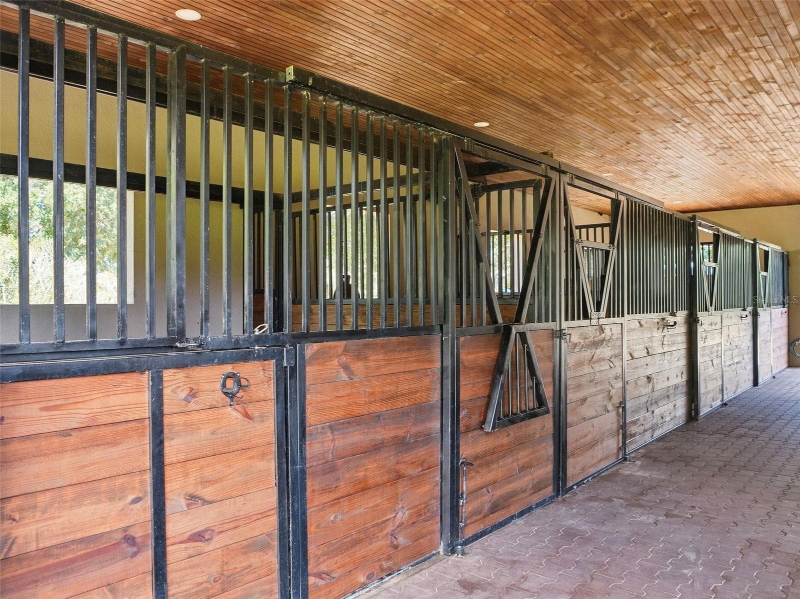 Stalls - 1450 VIRGINIA LEE CIR, BROOKSVILLE
