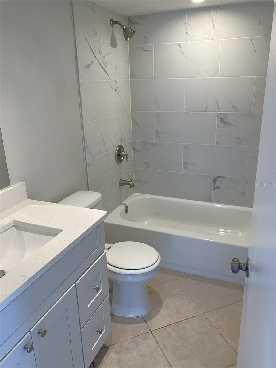 Hall Bath - 2460 LAURELWOOD DR #E, CLEARWATER