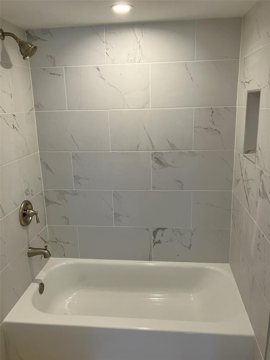 Hall Bath - 2460 LAURELWOOD DR #E, CLEARWATER