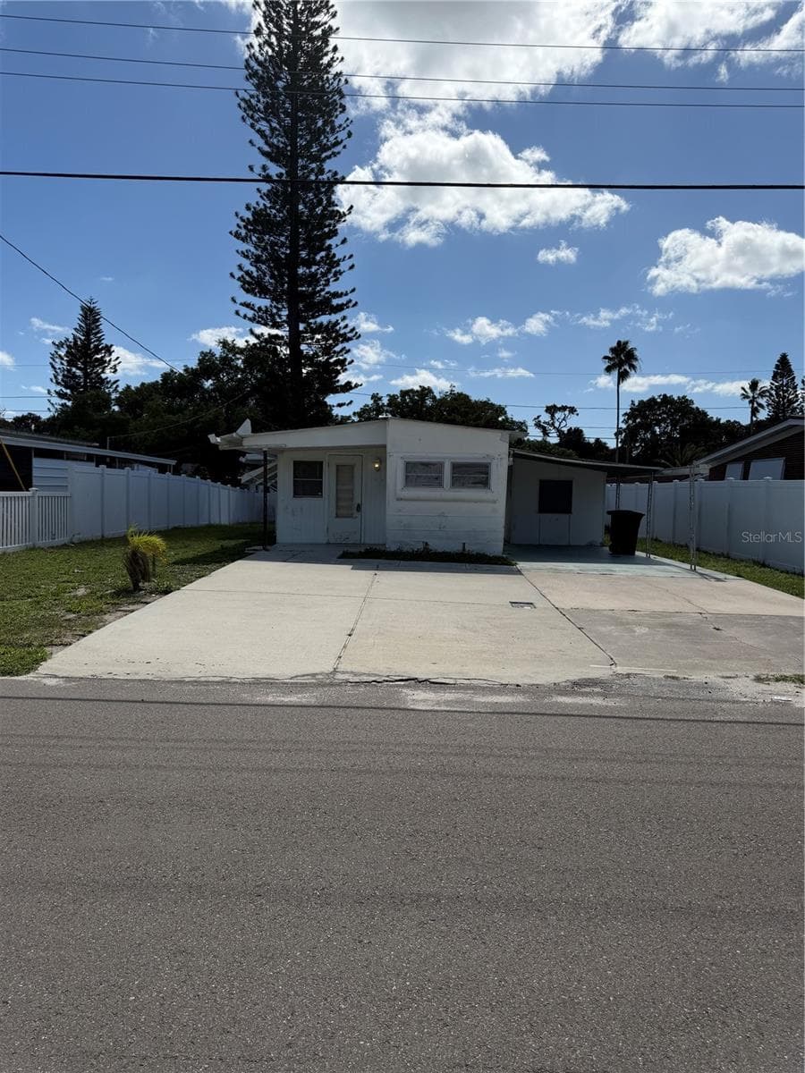 Parking pad and front of mobile home - 4120 BUENA VISTA LN, HOLIDAY