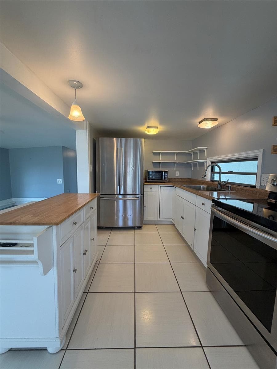 Kitchen with stainless appliances. - 4120 BUENA VISTA LN, HOLIDAY