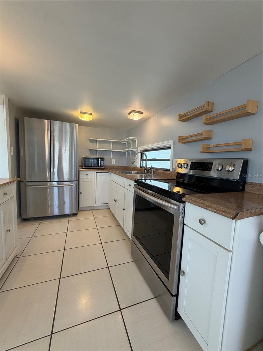 another view of the kitchen - 4120 BUENA VISTA LN, HOLIDAY
