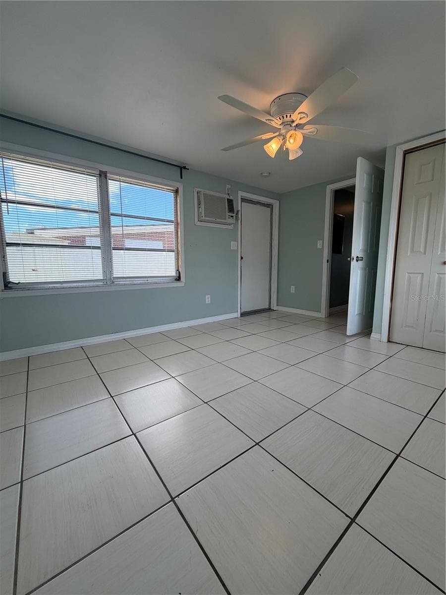 Primary bedroom and window to the backyard. - 4120 BUENA VISTA LN, HOLIDAY