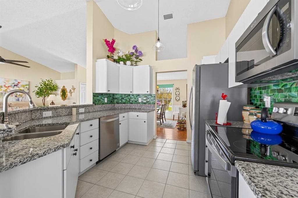 Single Family Residence at 15419 ARVIN DR, BROOKSVILLE, photo 14 of 50