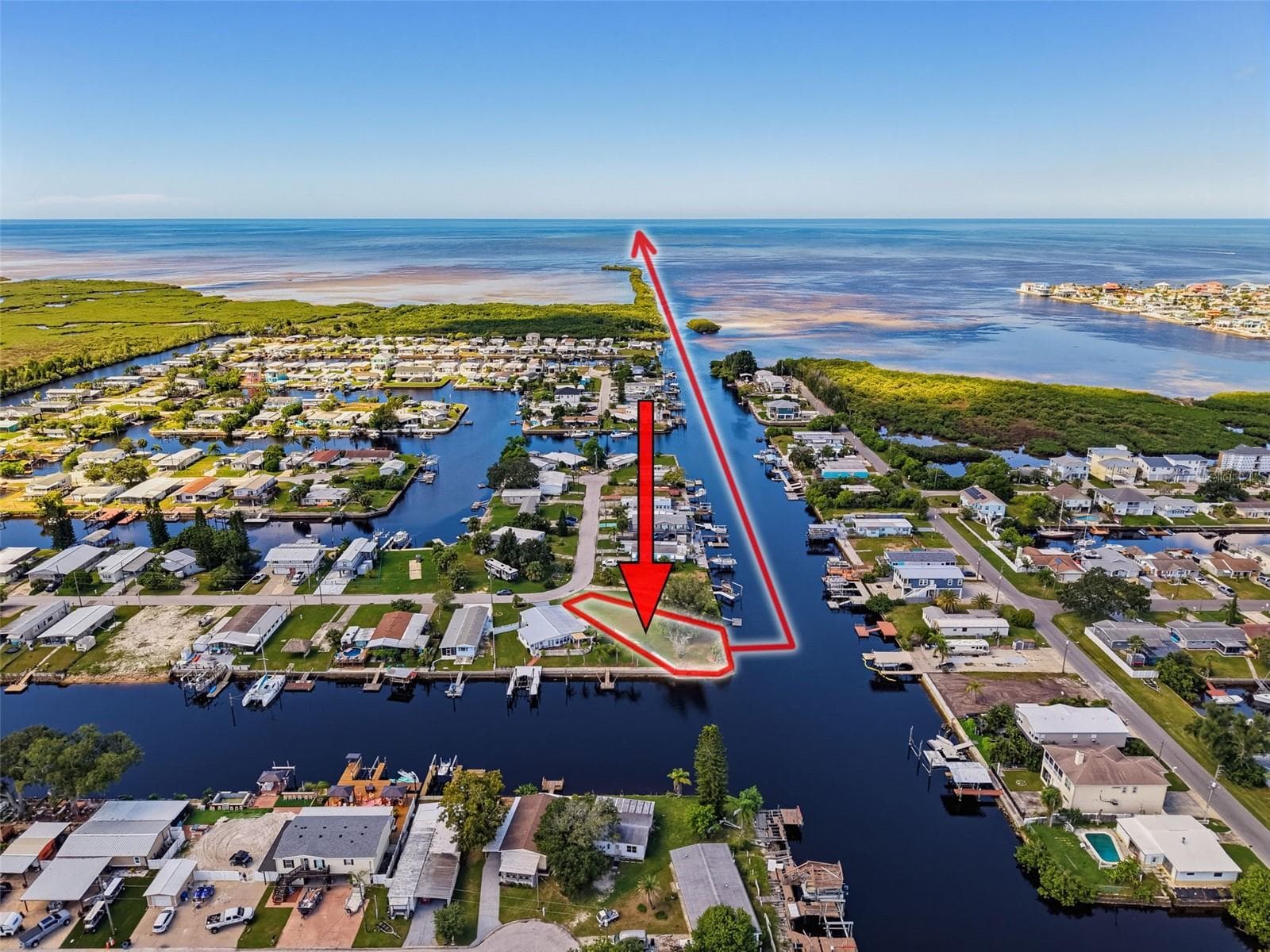 DIRECT GULF ACCESS! Your waterfront dreams begin right here! - 13124 CABIN CT, HUDSON