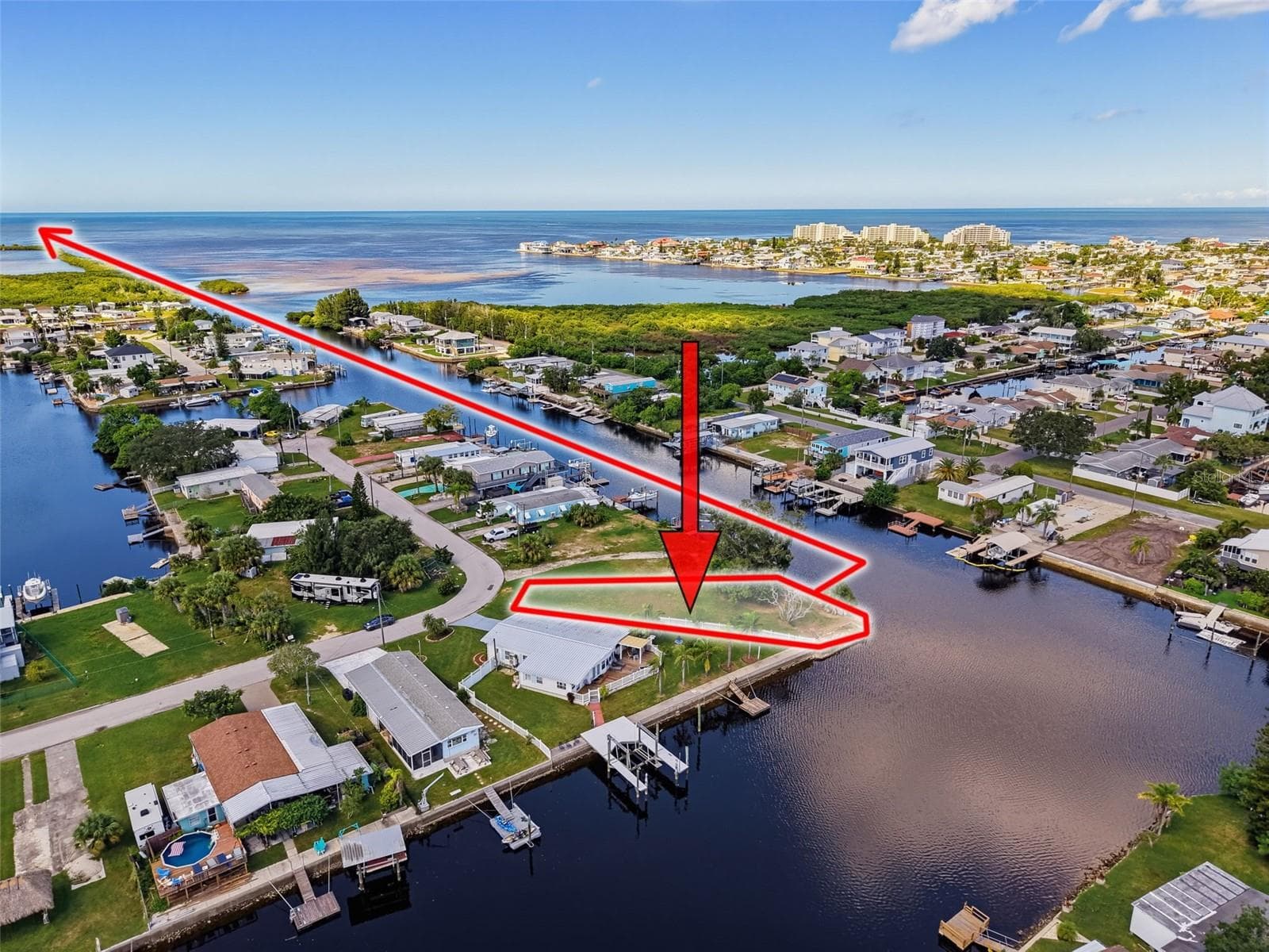 YOUR FRONT-ROW SEAT TO WATERFRONT LIVING! - 13124 CABIN CT, HUDSON