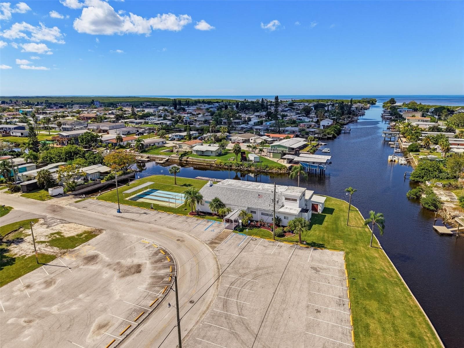 SIGNAL COVE EVENT CENTER – WHERE NEIGHBORS COME TOGETHER! - 13124 CABIN CT, HUDSON