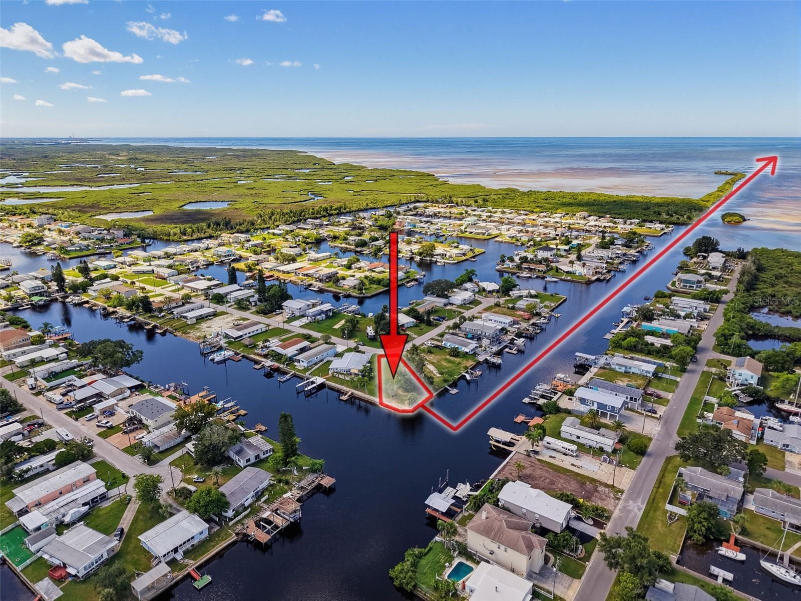 PICTURE THE POSSIBILITIES! Create a waterfront getaway that reflects your lifestyle! - 13124 CABIN CT, HUDSON