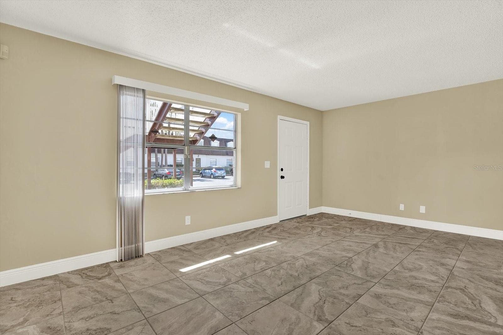 Living room - 9125 TUDOR DR #D109, TAMPA