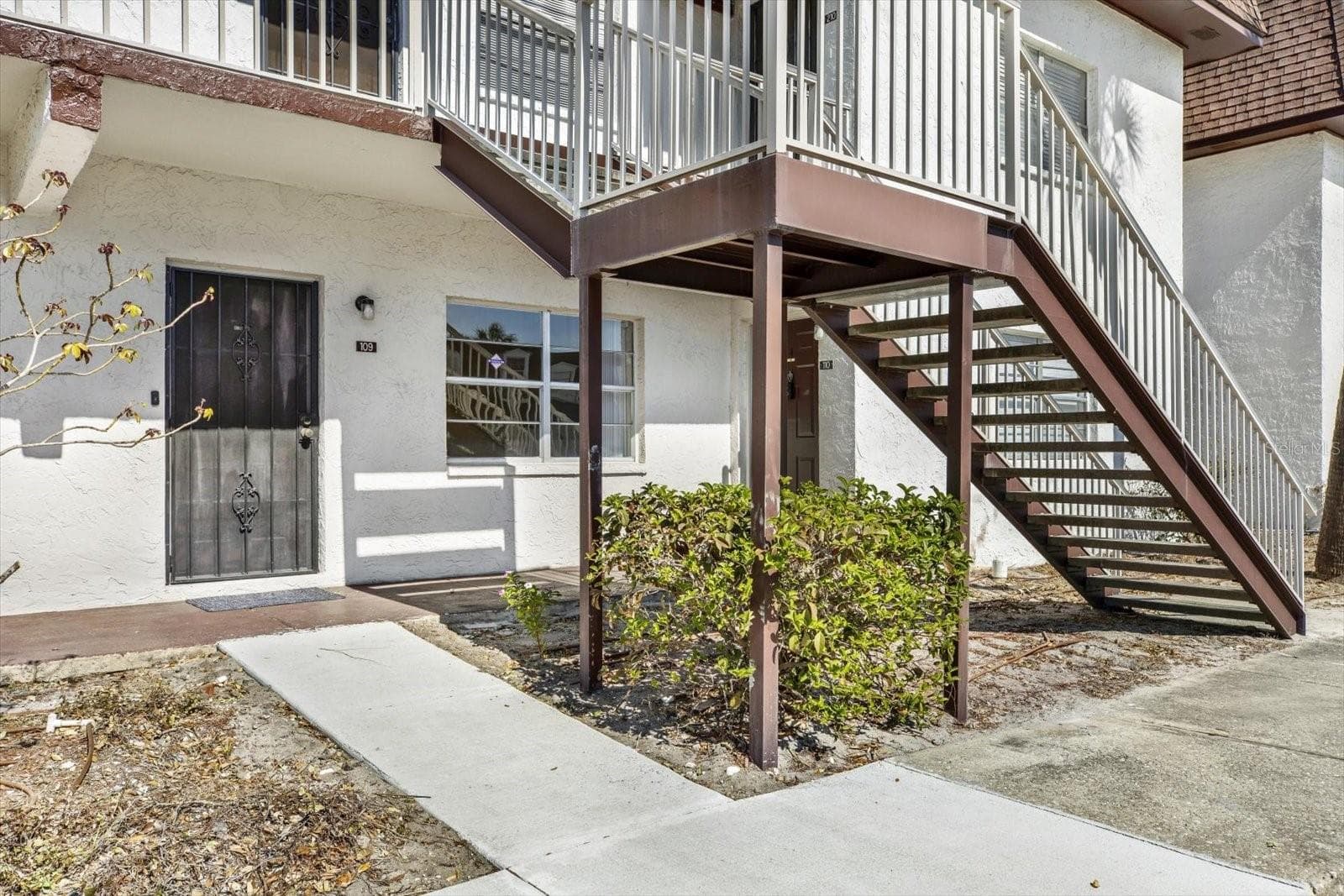 Front door - 9125 TUDOR DR #D109, TAMPA