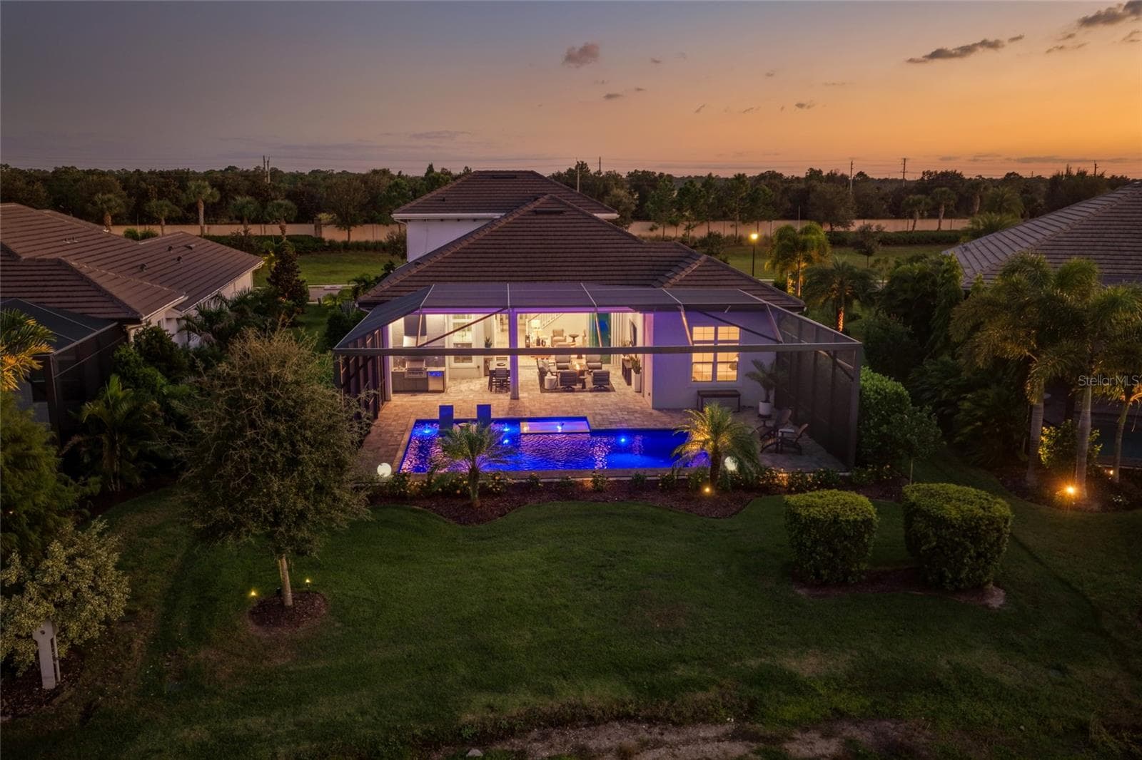 Single Family Residence at 8281 PAVIA WAY, LAKEWOOD RANCH, photo 80 of 98