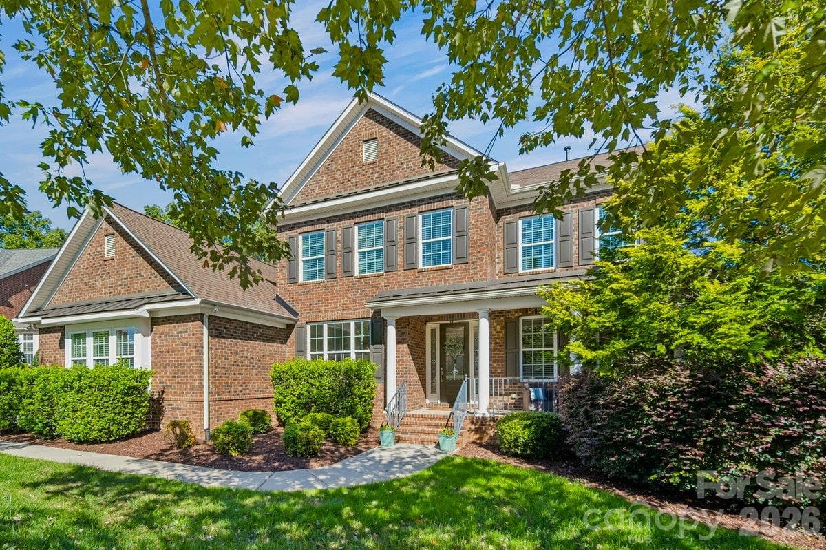Single Family Residence at 7123 Yellowhorn Trail, Waxhaw, photo 3 of 55