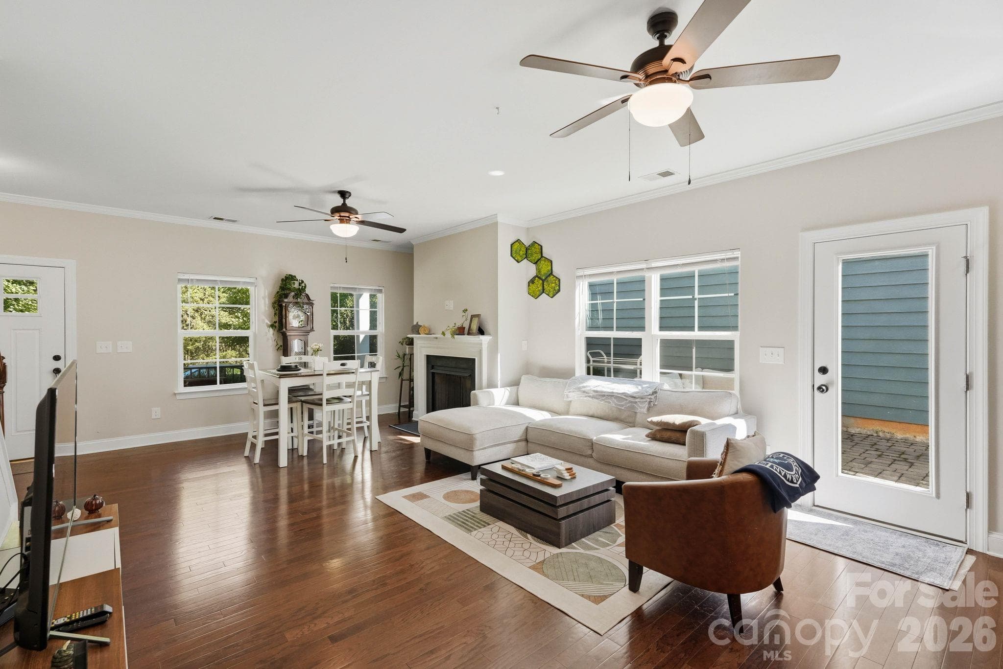 Single Family Residence at 7544 Fairway Villa Circle, Denver, photo 7 of 26