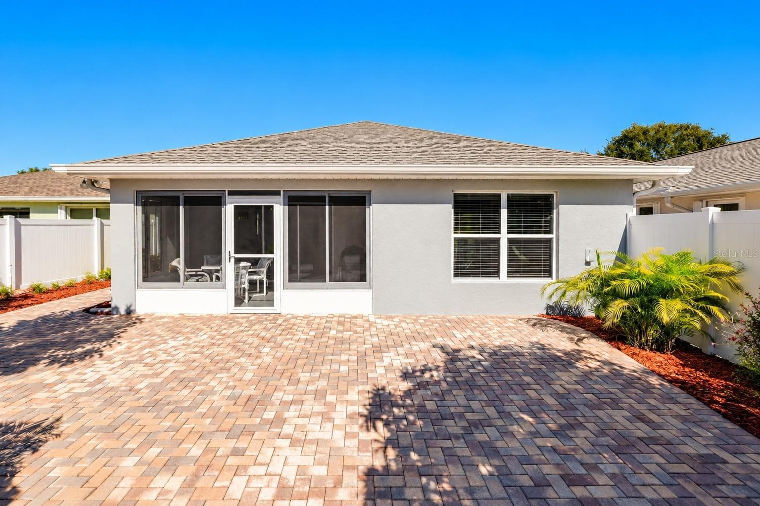 Fenced-in yard with irrigation system - 3437 GRENVILLE DR, WINTER HAVEN