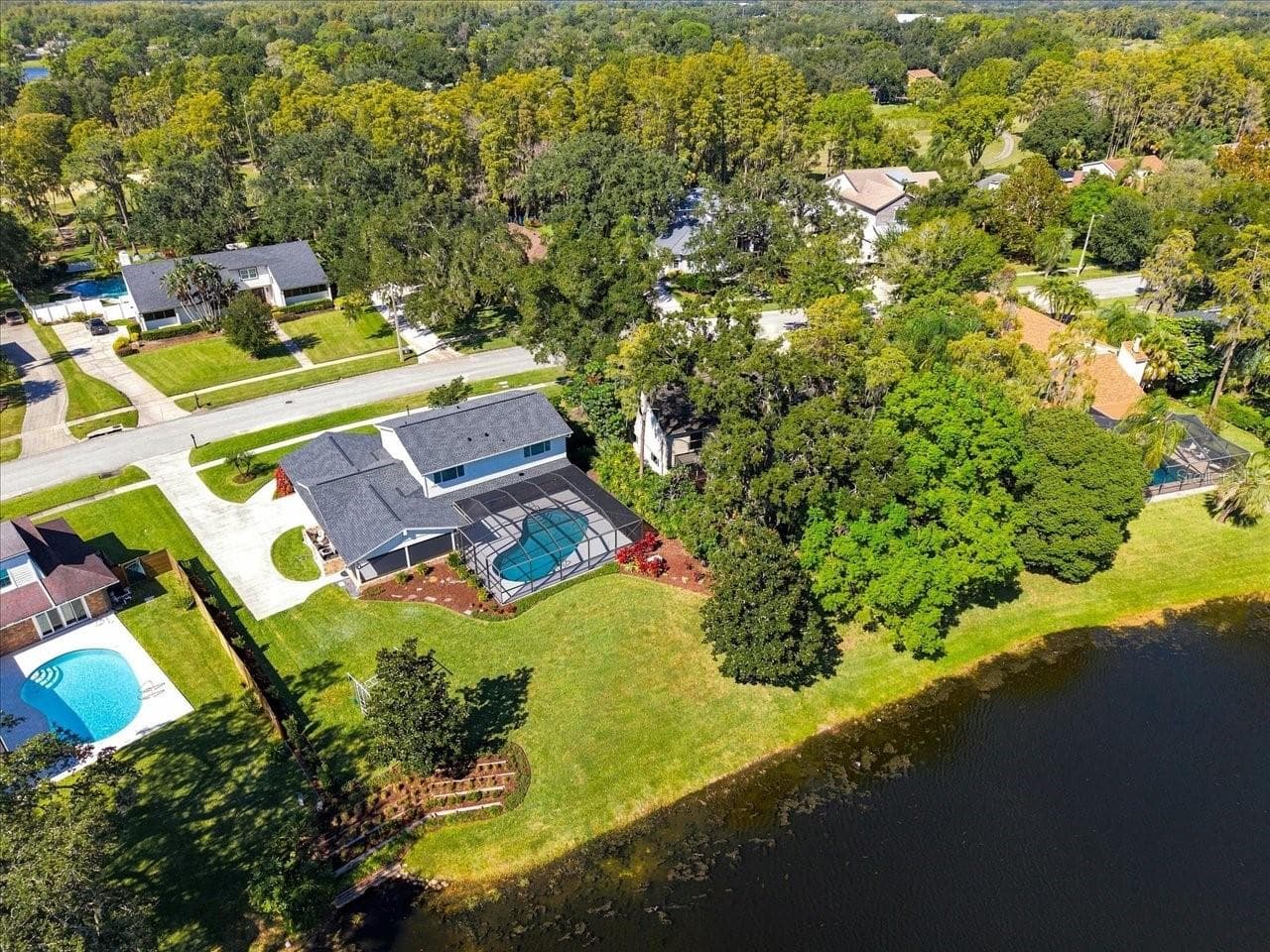 Single Family Residence at 4110 CARROLLWOOD VILLAGE DR, TAMPA, photo 2 of 54