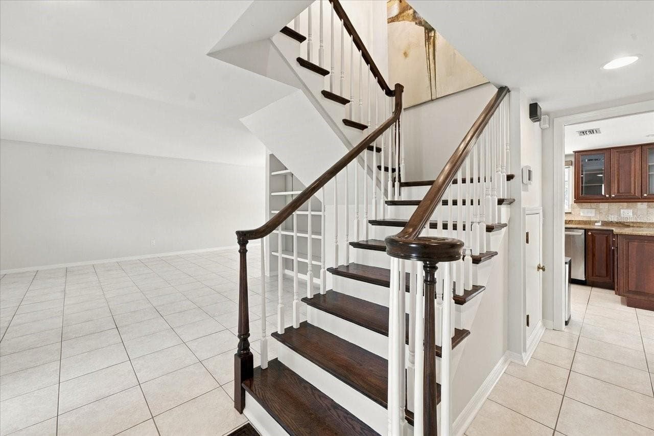 Single Family Residence at 4110 CARROLLWOOD VILLAGE DR, TAMPA, photo 9 of 54