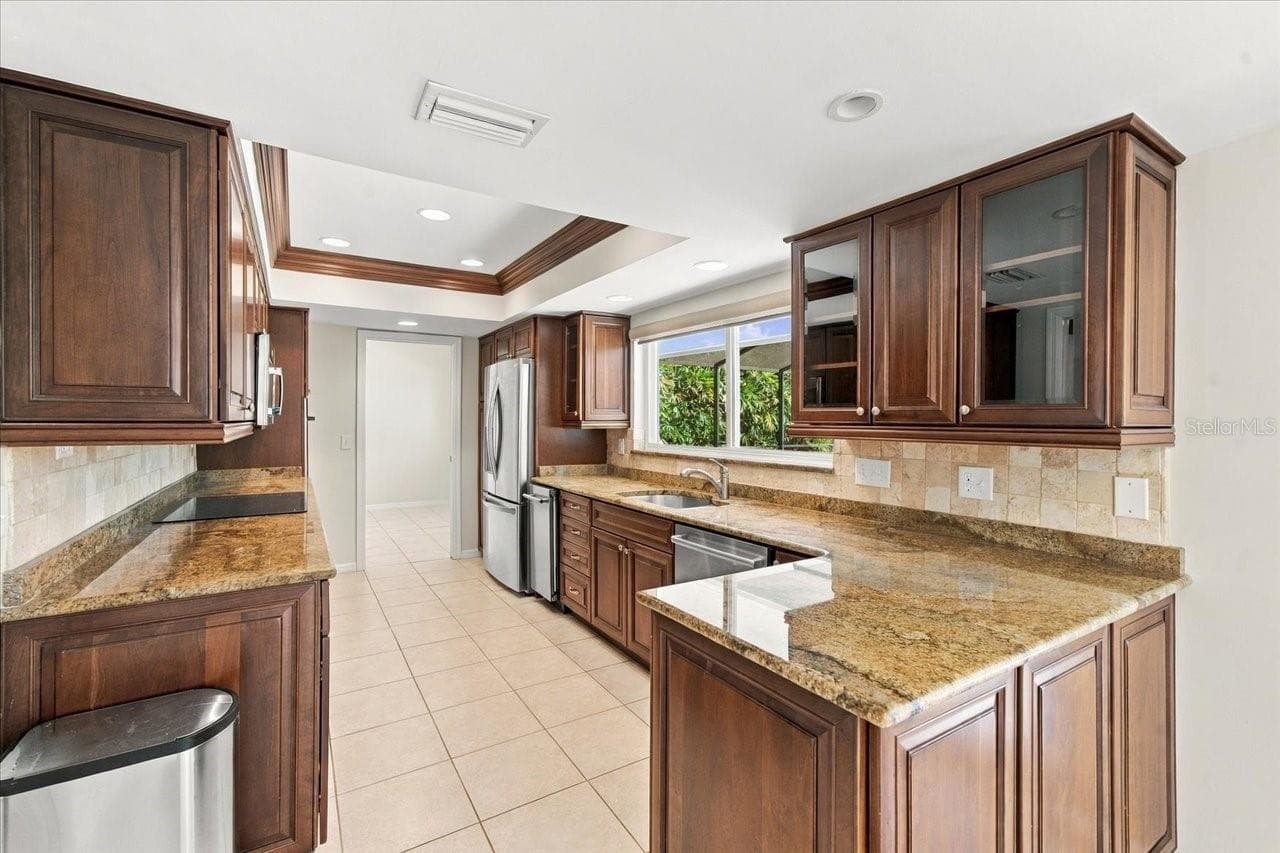 Single Family Residence at 4110 CARROLLWOOD VILLAGE DR, TAMPA, photo 16 of 54