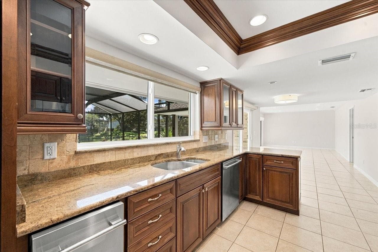 Single Family Residence at 4110 CARROLLWOOD VILLAGE DR, TAMPA, photo 18 of 54