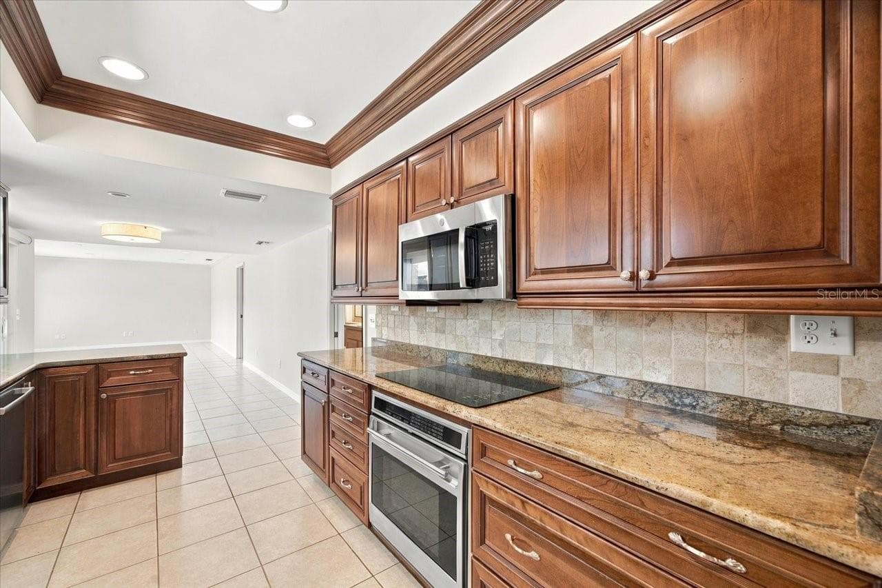 Single Family Residence at 4110 CARROLLWOOD VILLAGE DR, TAMPA, photo 19 of 54