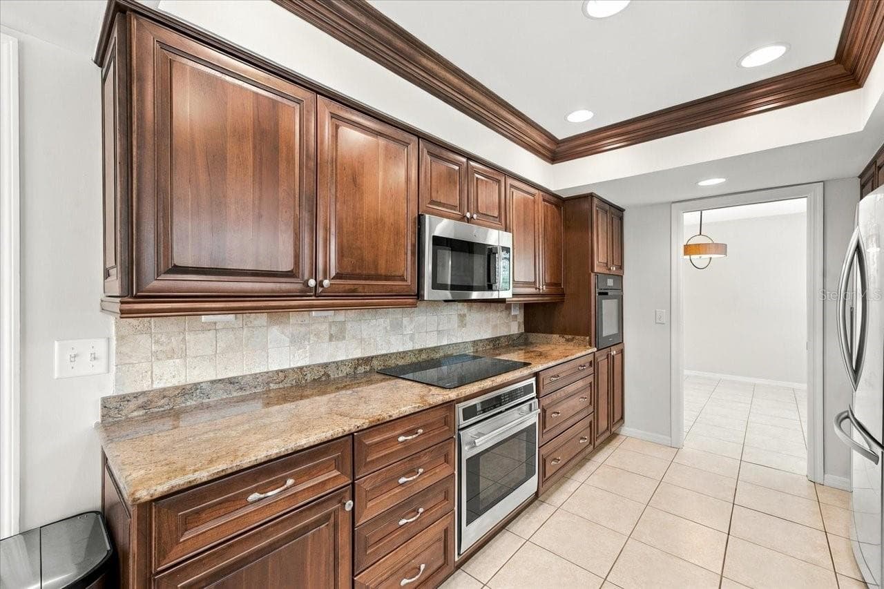 Single Family Residence at 4110 CARROLLWOOD VILLAGE DR, TAMPA, photo 20 of 54