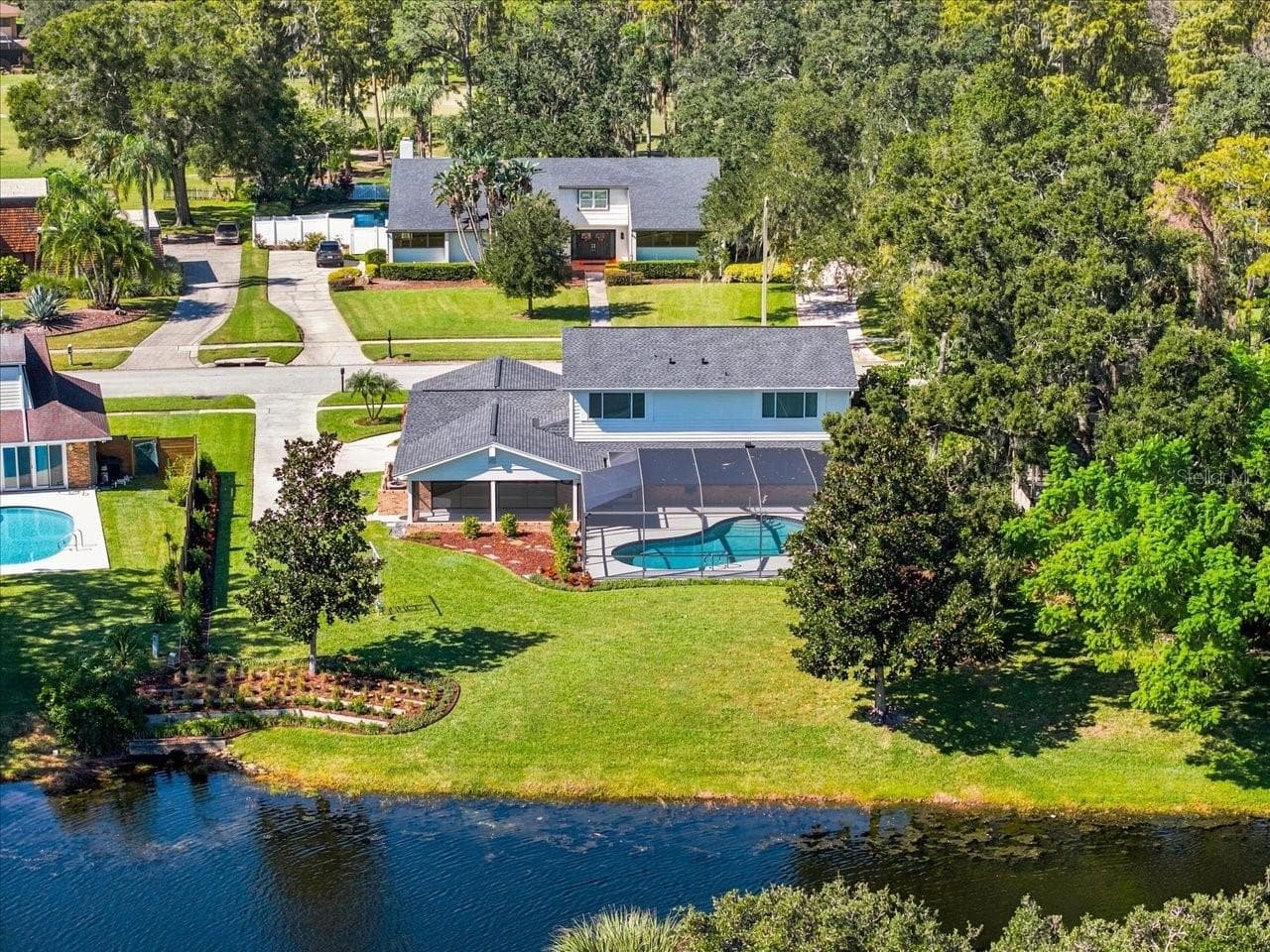 Single Family Residence at 4110 CARROLLWOOD VILLAGE DR, TAMPA, photo 49 of 54