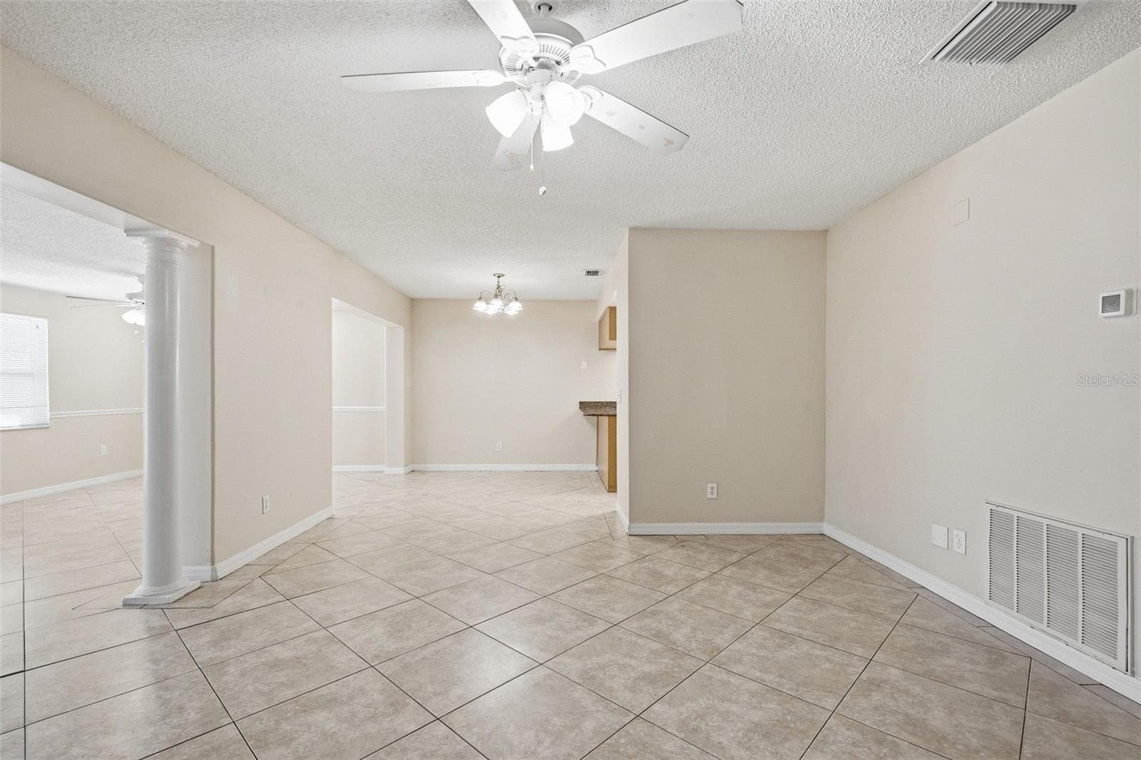 Single Family Residence at 9006 DIXIANA VILLA CIR, TAMPA, photo 14 of 109